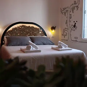 Liotru Maisonne, With En-suite Bathroom And Shared Bathroom Bed & Breakfast