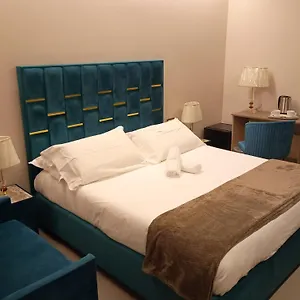 Suites&rooms Piazza Dei Martiri Frühstückspension